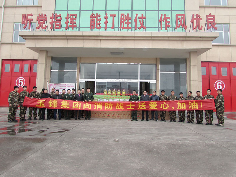 为消防战士送爱心